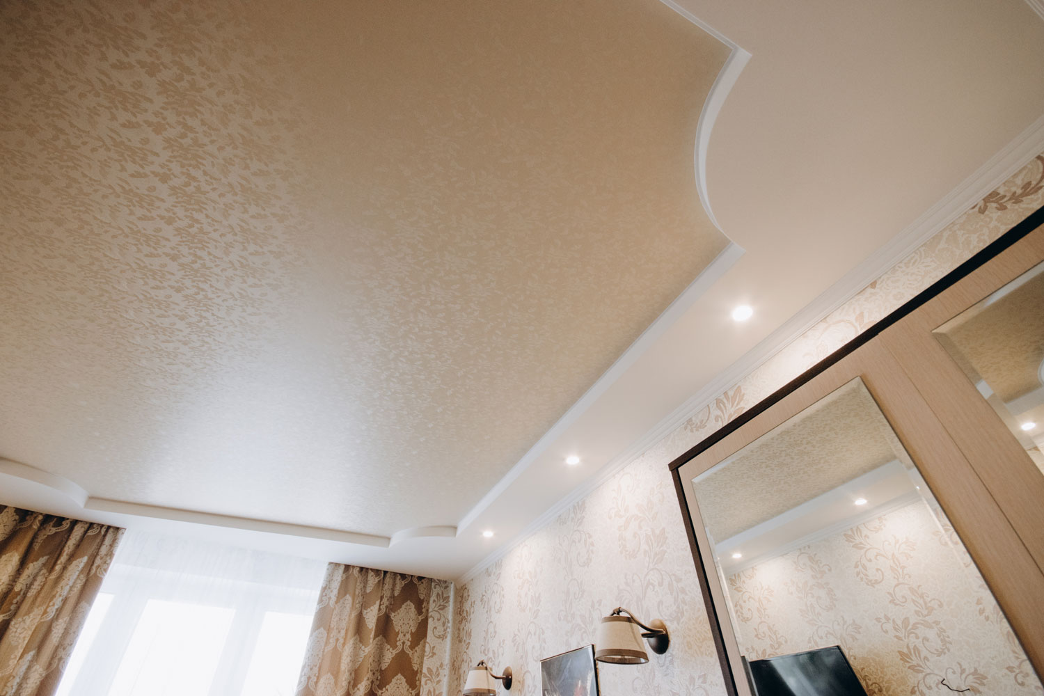 Fakturines įtempiamos lubos