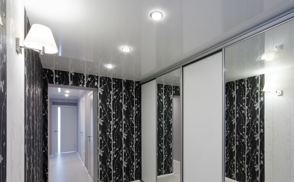 Blizgios lubos i koridoriu S=7,5 m2