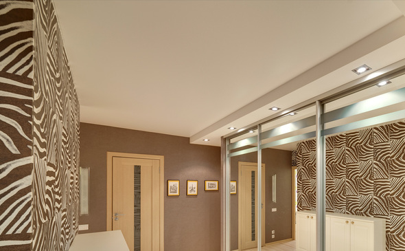 Matines įtempiamos lubos koridoriuje S=9 m2 