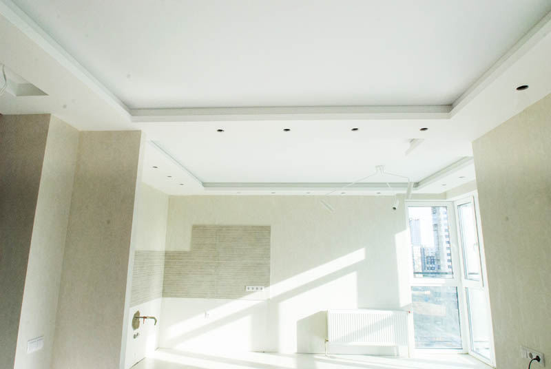 Baltos lakuotos lubos į studiją S=14.1 m2