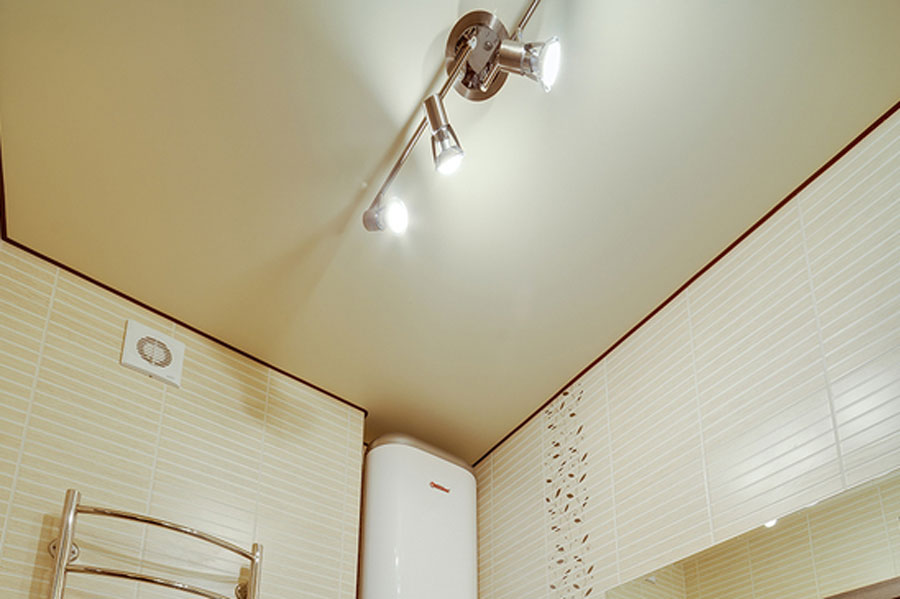 Vieno lygio itempiamos lubos i vonios kambari S=9,1 m2